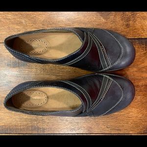 Clarks size 7M black flats